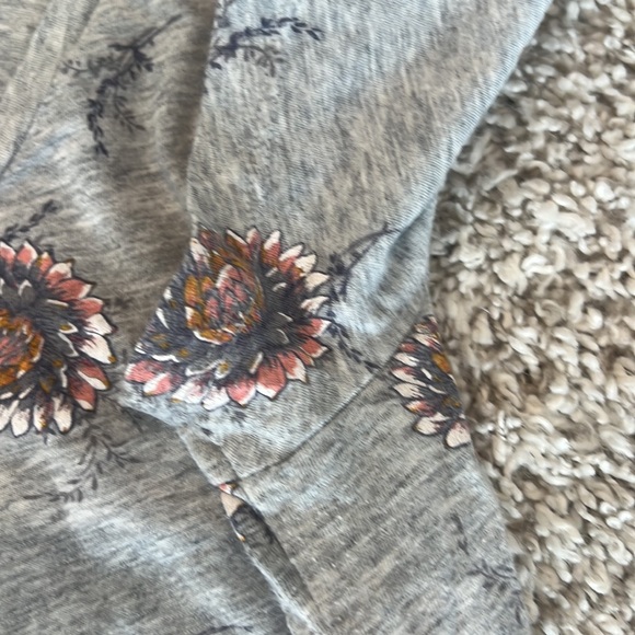 Loft Floral Vneck T-shirt - Picture 4 of 5